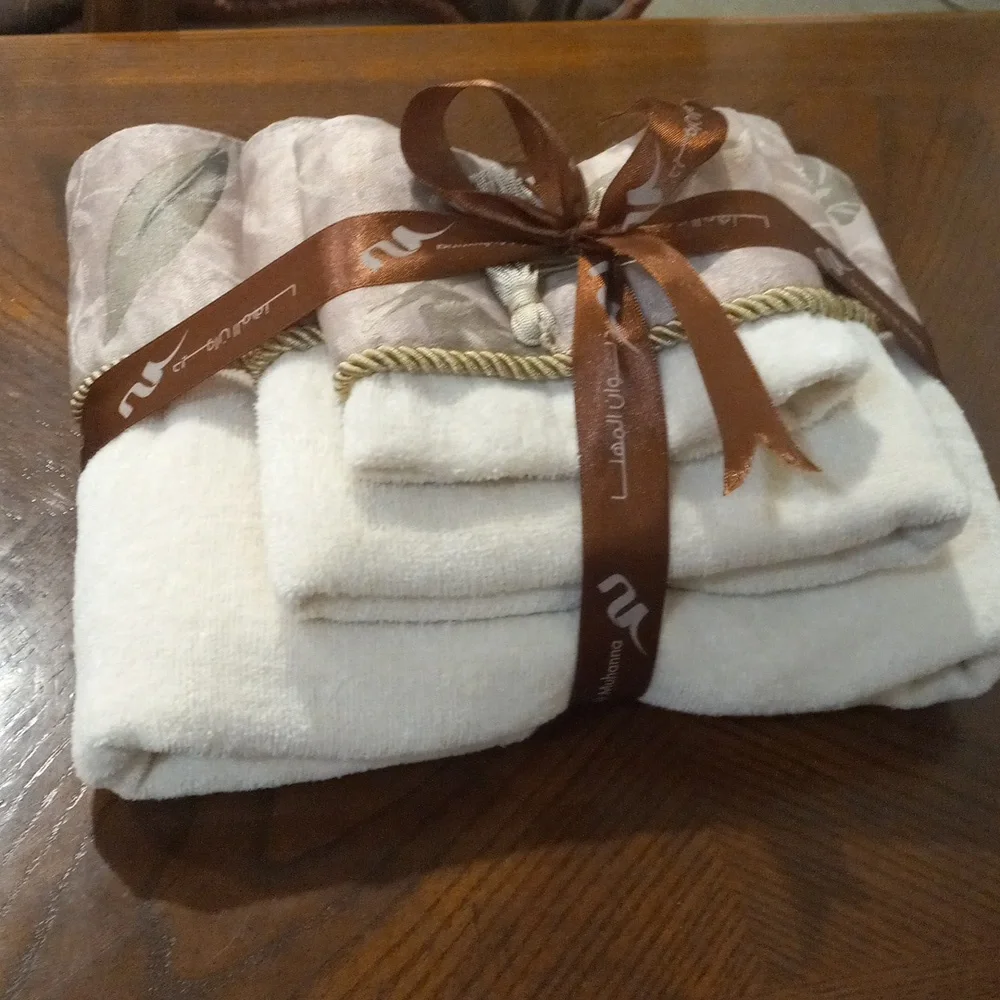 Decorative Set of 3 towels tasseled trim soft and luxurious feel Botanical Bath